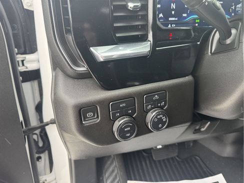 Used 2024 Chevrolet Silverado 1500 LT image 16