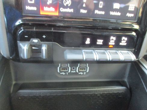 Used 2023 RAM 1500 Laramie AWD/4WD image 15