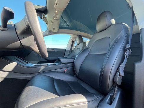 Used 2024 Tesla Model Y 2WD image 11