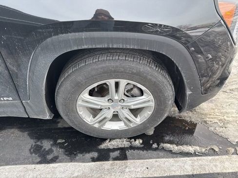 Certified 2022 GMC Terrain SLE w/ Driver Convenience Package image 11