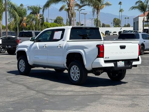 Used 2025 Toyota Tacoma SR5 AWD/4WD image 8