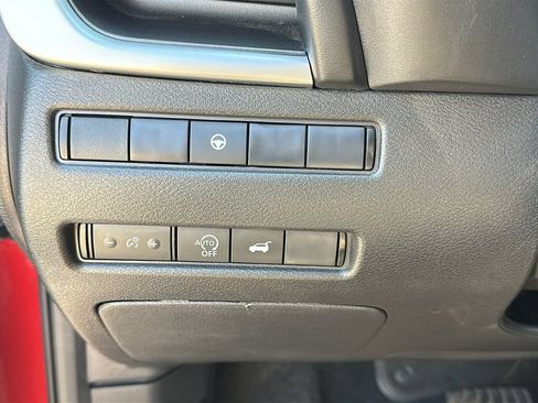 Used 2025 Nissan Rogue SV AWD/4WD image 20