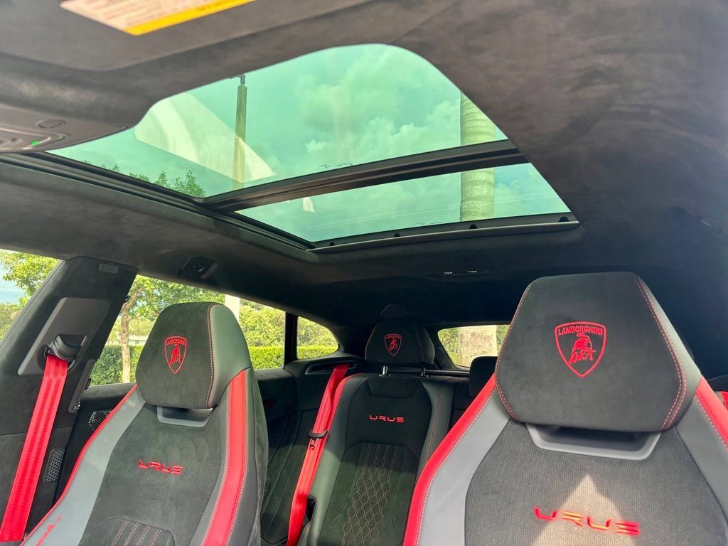 Used 2024 Lamborghini Urus Performante AWD/4WD image 31