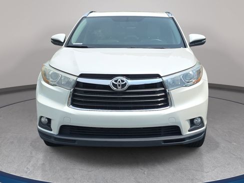 Used 2015 Toyota Highlander XLE FWD image 2