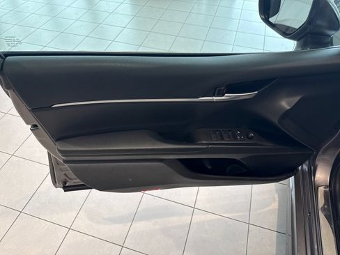 Used 2023 Toyota Camry SE FWD image 11