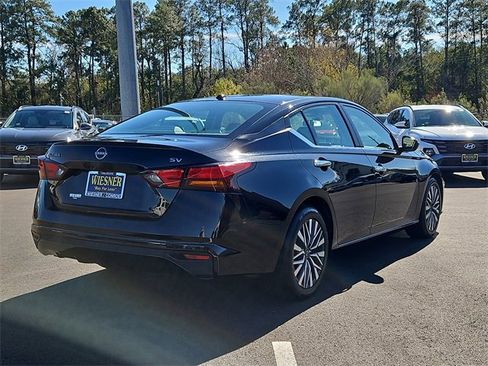 Used 2023 Nissan Altima 2.5 SV image 8