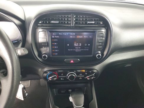 Used 2025 Kia Soul LX FWD image 16