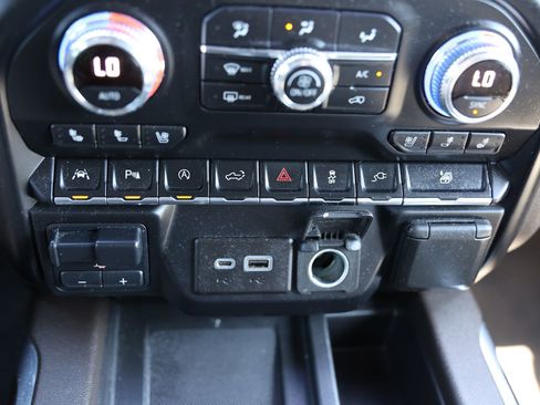 Used 2020 GMC Sierra 1500 SLT w/ SLT Convenience Package AWD/4WD image 31