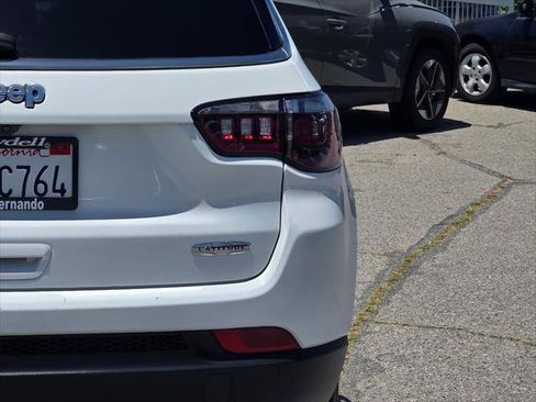 Certified 2022 Jeep Compass Latitude FWD image 8