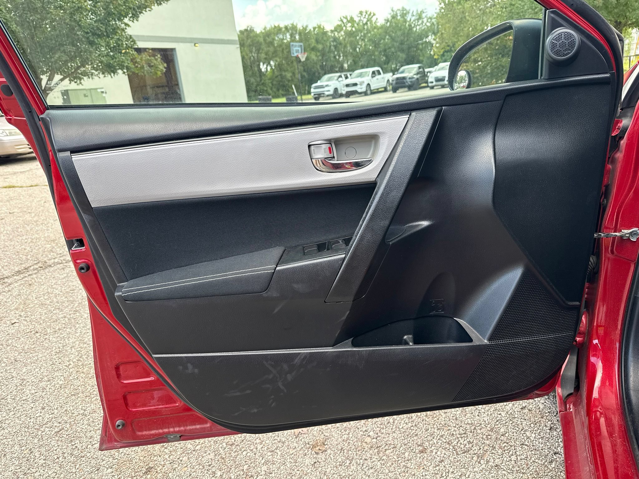 Used 2018 Toyota Corolla LE FWD image 10