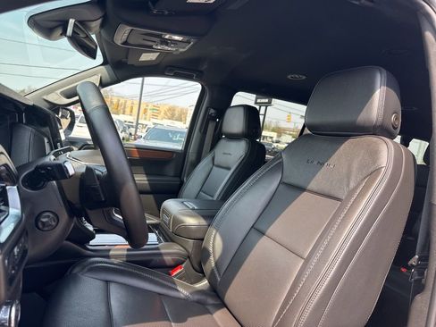 Used 2025 GMC Yukon XL Denali image 15