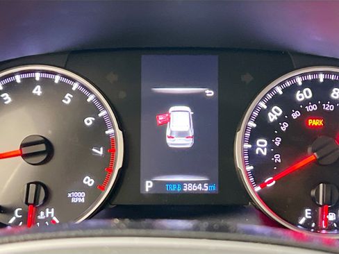 Used 2021 Toyota RAV4 XLE Premium image 22