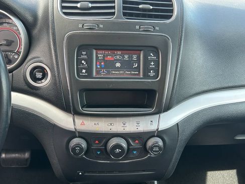 Used 2018 Dodge Journey SXT w/ Connectivity Group FWD image 13