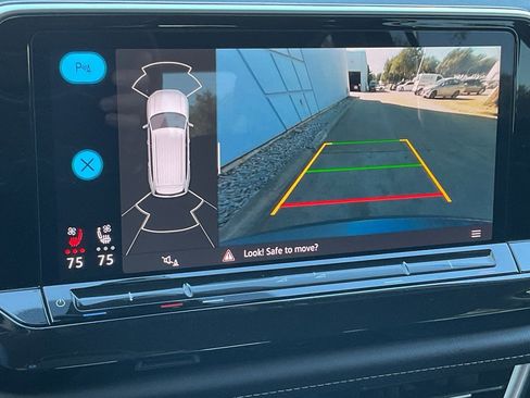 Used 2025 Volkswagen Atlas SE image 31