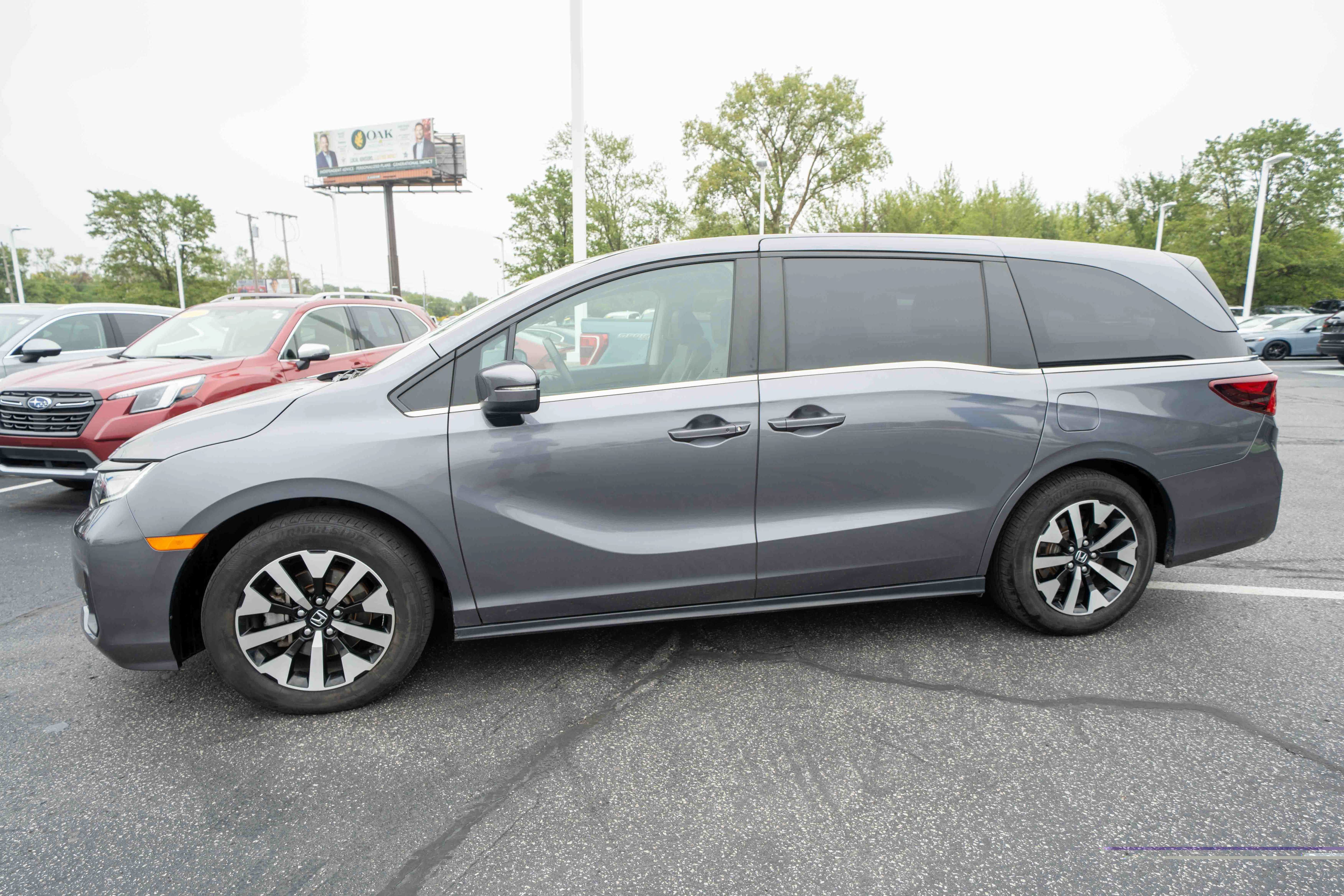 Used 2025 Honda Odyssey EX-L image 3