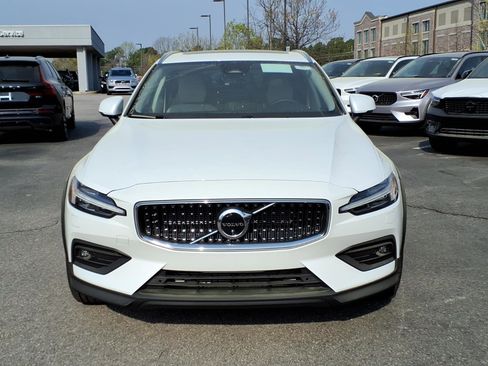 New 2026 Volvo V60 B5 Cross Country Plus w/ Protection Package Premier AWD/4WD image 10