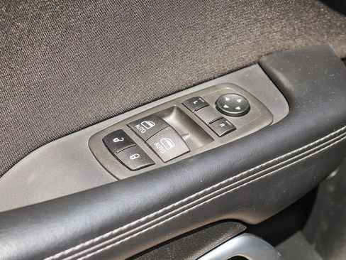Used 2022 Dodge Challenger SXT RWD image 19