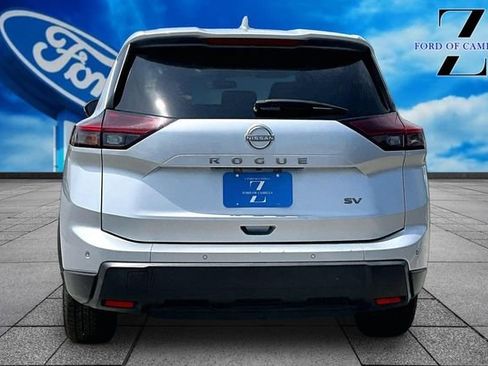 Used 2024 Nissan Rogue SV FWD image 3