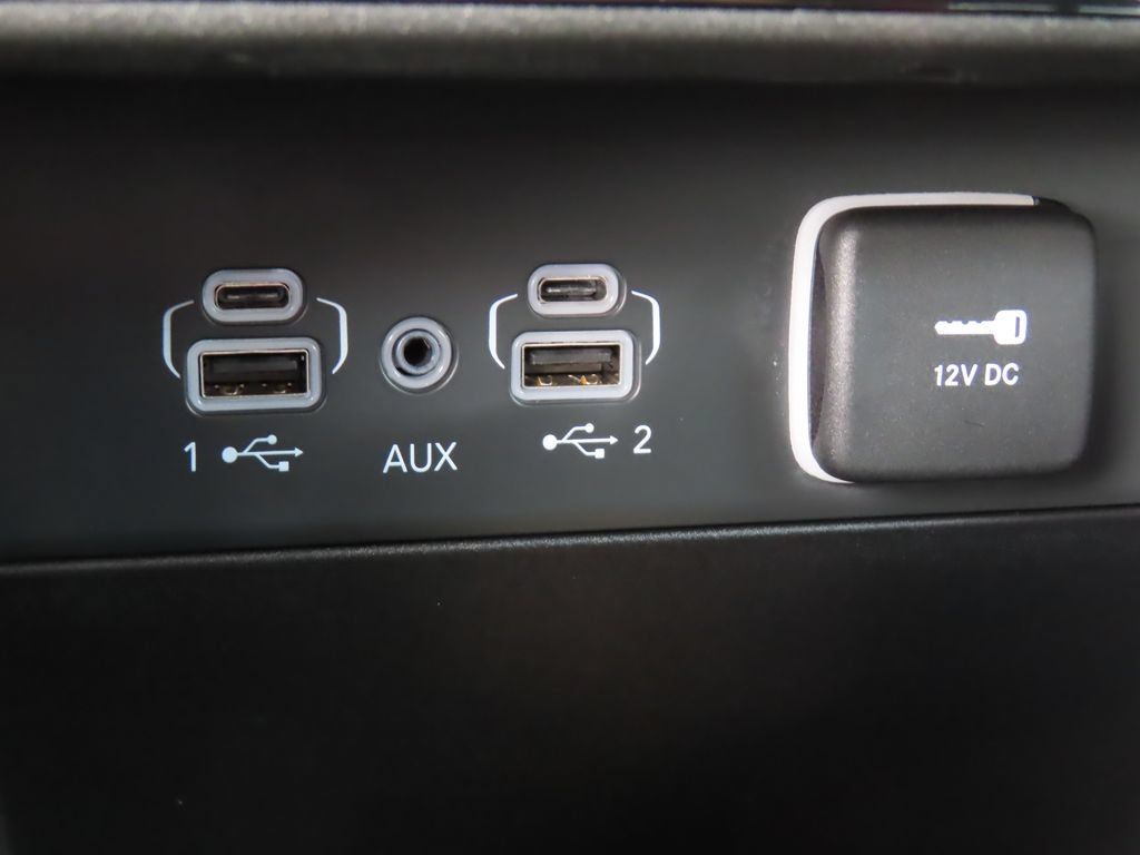 Used 2023 Jeep Grand Cherokee Limited w/ Trailer Tow Prep Group (B) AWD/4WD image 9