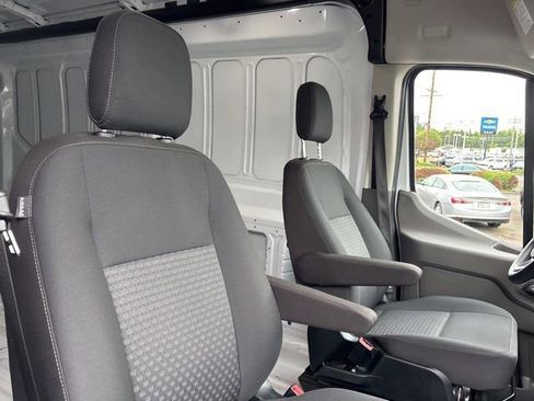 Used 2023 Ford E-Transit Medium Roof RWD image 35