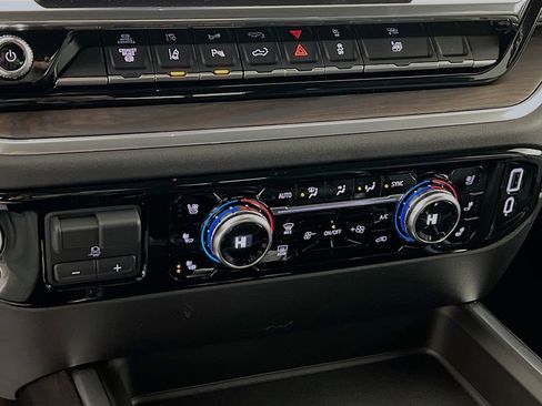 New 2026 GMC Sierra 3500 SLT w/ SLT Convenience Package image 12