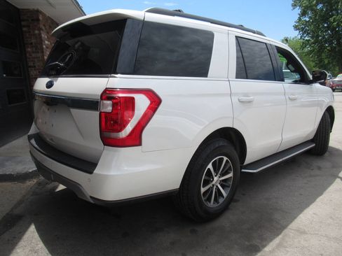 Used 2019 Ford Expedition XLT w/ Equipment Group 202A AWD/4WD image 11