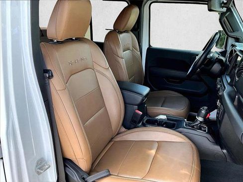 Used 2022 Jeep Wrangler Unlimited Sahara w/ Safety Group image 9