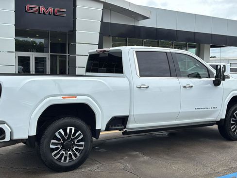 Certified 2024 GMC Sierra 2500 Denali Ultimate AWD/4WD image 8