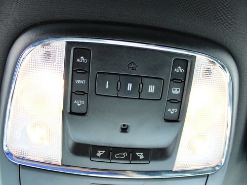 Used 2015 Jeep Grand Cherokee Limited w/ Luxury Group II AWD/4WD image 29