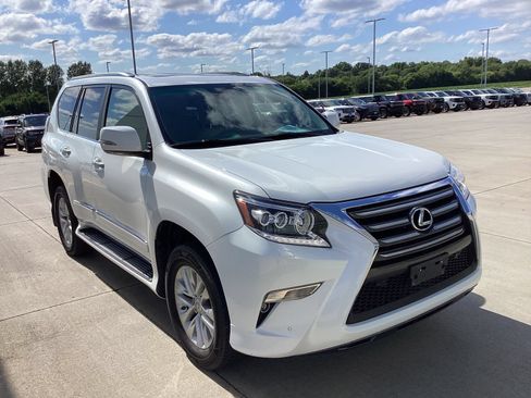 Used 2017 Lexus GX 460 Premium w/ Premium Package AWD/4WD image 4
