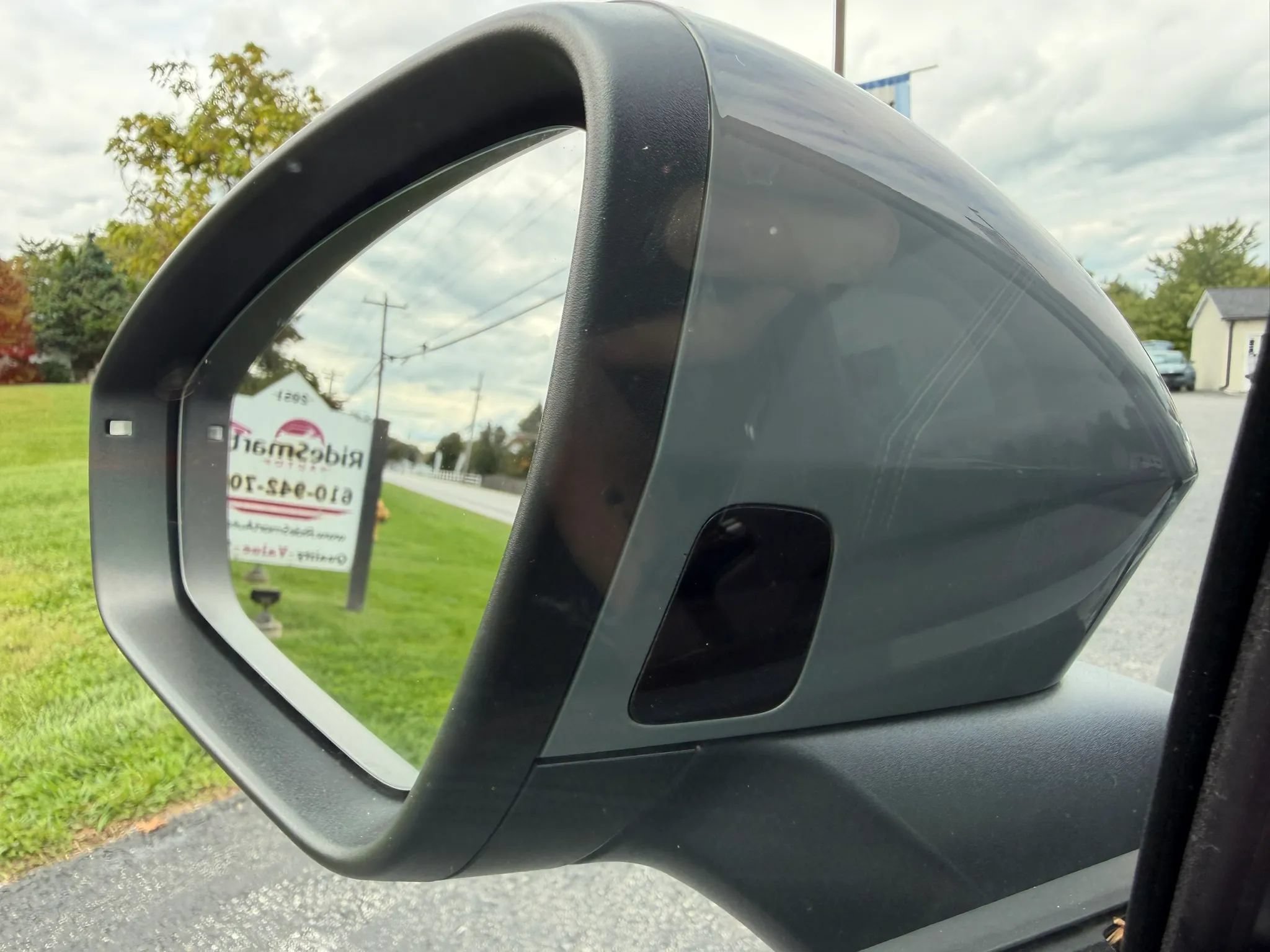 Used 2023 Volkswagen ID.4 Pro AWD/4WD image 12
