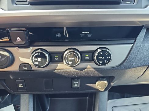 Used 2016 Toyota Tacoma SR5 w/ SR5 Appearance Package (SN) RWD image 20