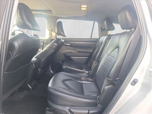 Certified 2023 Toyota Highlander XLE image 15