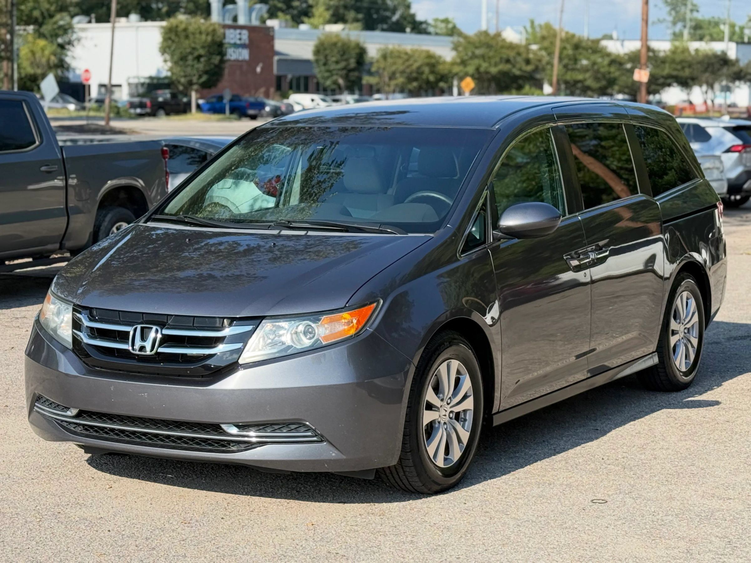 Used 2016 Honda Odyssey SE image 2