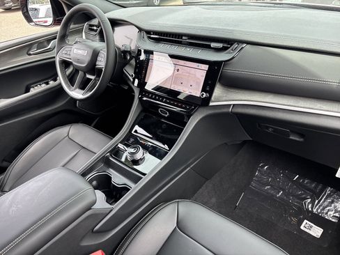 New 2026 Jeep Grand Cherokee L Limited image 9