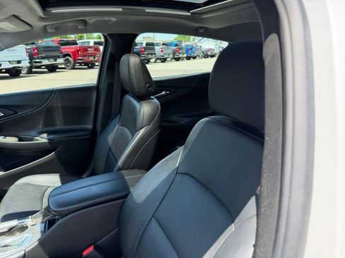 Certified 2018 Chevrolet Malibu LT w/ Leather Package FWD image 14