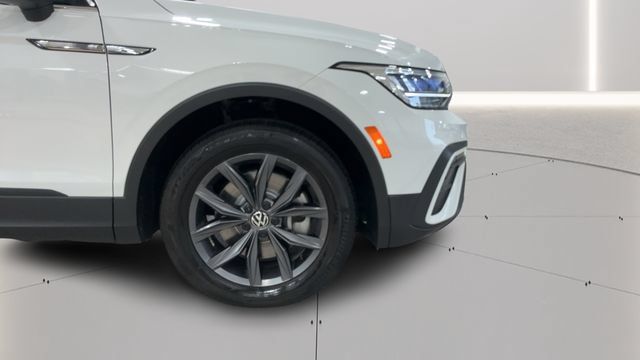 Certified 2024 Volkswagen Tiguan SE AWD/4WD image 25