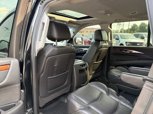 Used 2019 Cadillac Escalade Luxury AWD/4WD image 15