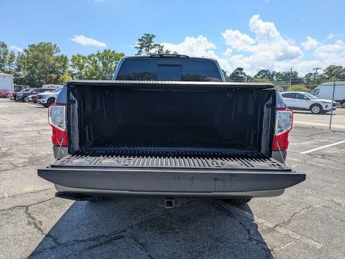 Used 2019 Nissan Titan SV w/ SV Convenience Package RWD image 13