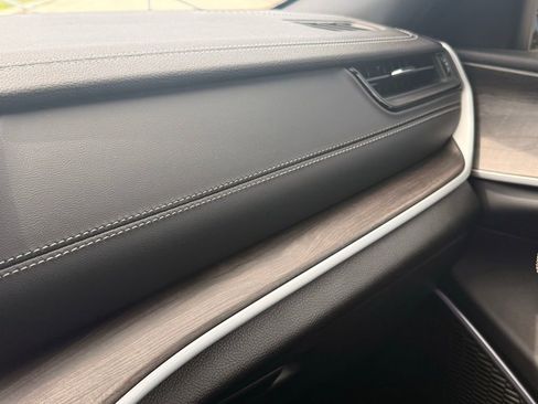 New 2026 Jeep Grand Cherokee Limited RWD image 22