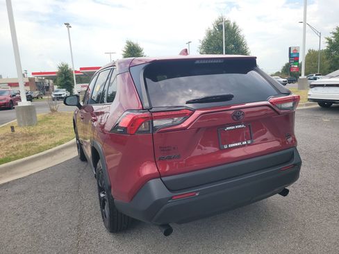 Used 2022 Toyota RAV4 LE AWD/4WD image 5