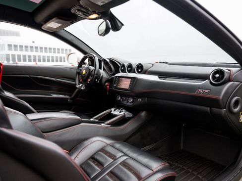Used 2014 Ferrari FF image 34