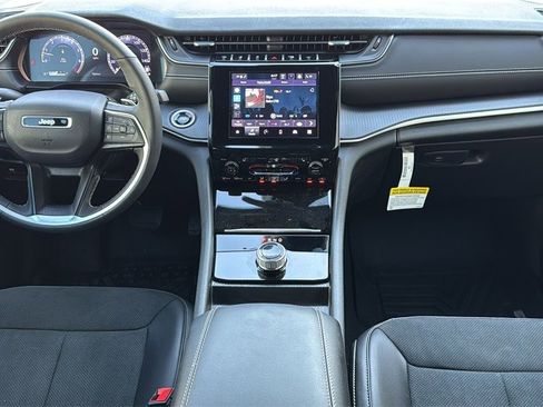 Used 2025 Jeep Grand Cherokee Altitude image 16