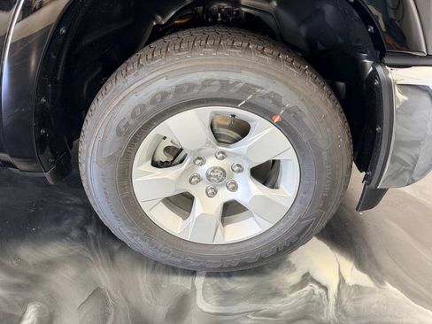 New 2026 RAM 1500 4x4 Crew Cab image 26
