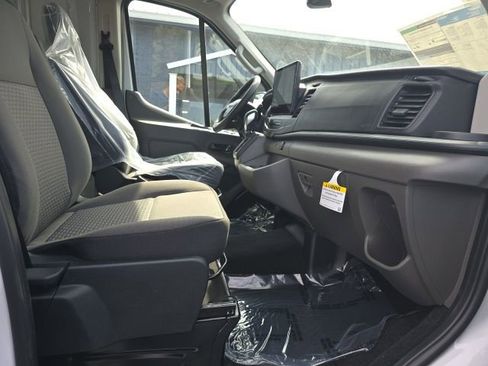 New 2025 Ford Transit 250 148 Medium Roof RWD image 27