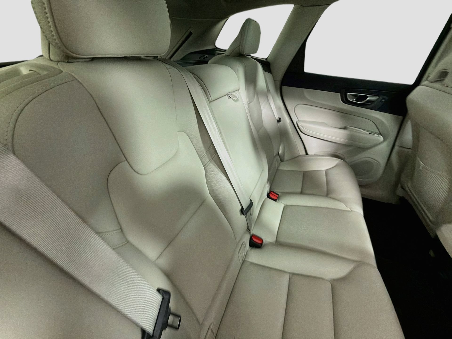 Certified 2023 Volvo XC60 B5 Plus w/ Protection Package Premier FWD image 26