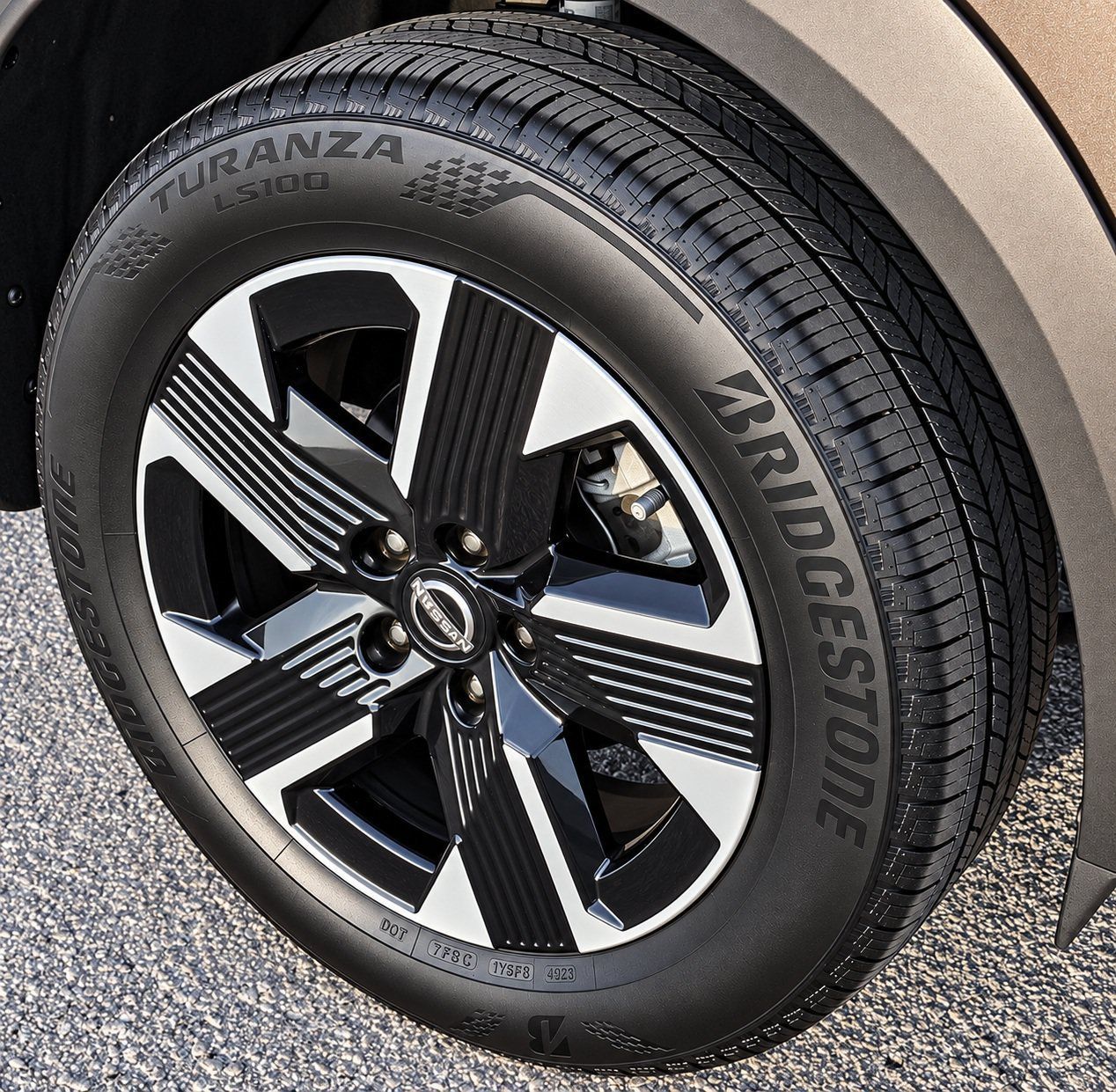 Used 2025 Nissan Kicks SV AWD/4WD image 10