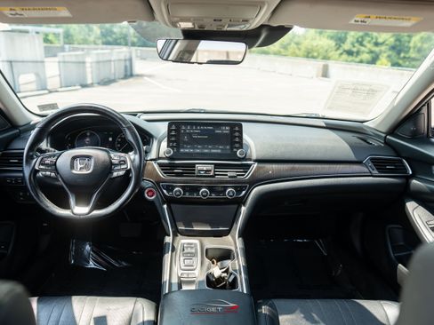 Used 2018 Honda Accord Touring image 13