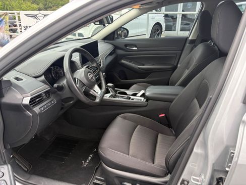 Used 2024 Nissan Altima 2.5 SV w/ SV Premium Package FWD image 17
