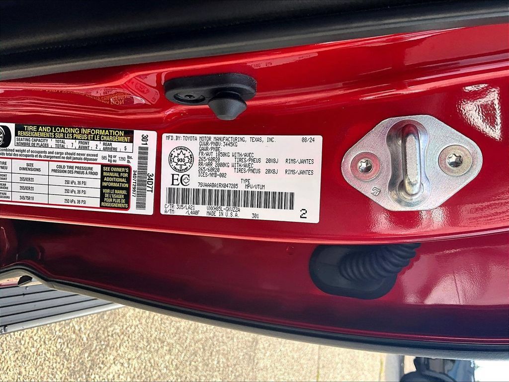 Used 2024 Toyota Sequoia Platinum AWD/4WD image 21